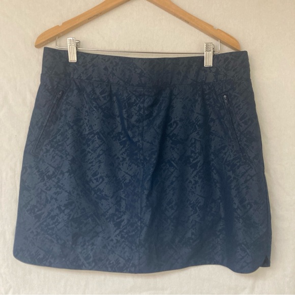 Orvis Women’s Embossed Pull on Skort Shattered Glass Blue Sz L - Picture 2 of 15